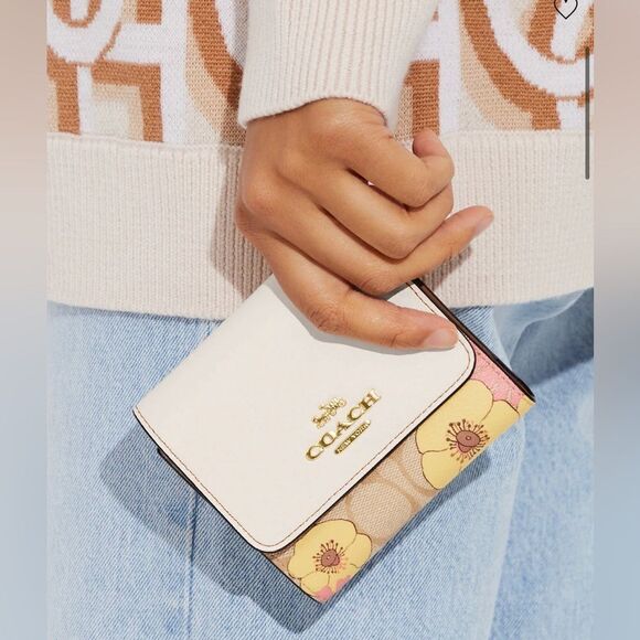 NWT‎ Coach Small Trifold Wallet In Signature Canvas With Floral Cluster Print - Picture 9 of 9